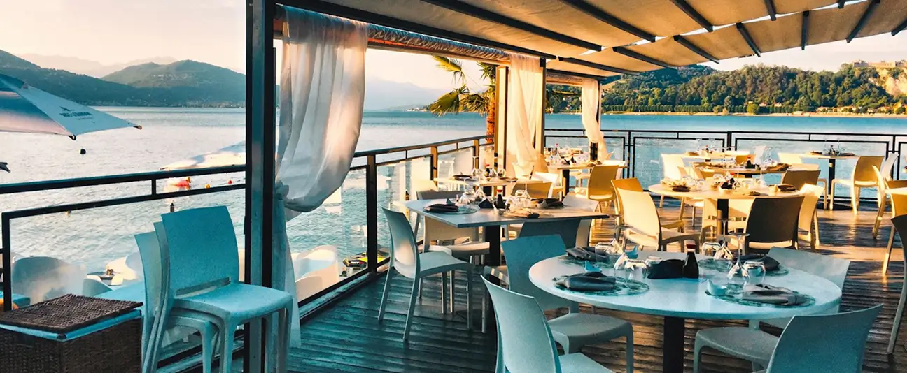 luxury-beachside-dining